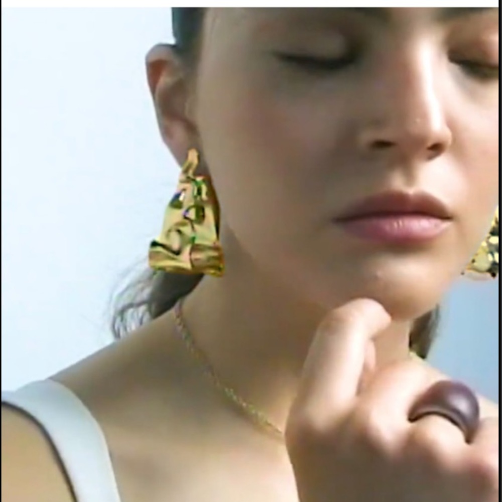 ALEXIS BITTAR • NEW RARE Gold Crumpled Metal 3D Triangle Hoop Hinged Earrings - Picture 4 of 16